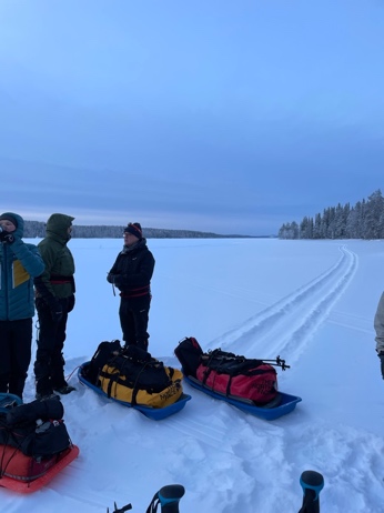 A group of people standing in the snow

Description automatically generated with low confidence