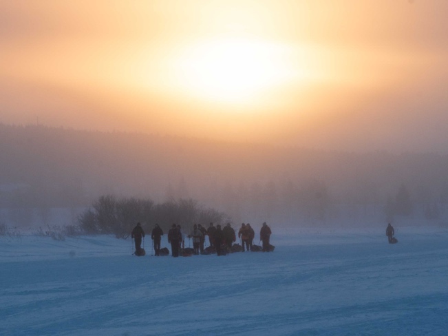 A group of people standing in the snow

Description automatically generated with low confidence