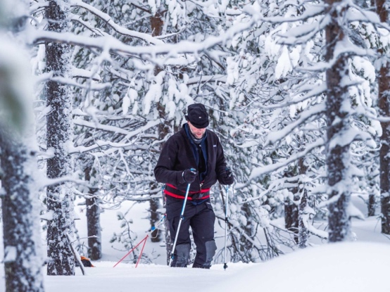 A person skiing on the snow

Description automatically generated with medium confidence